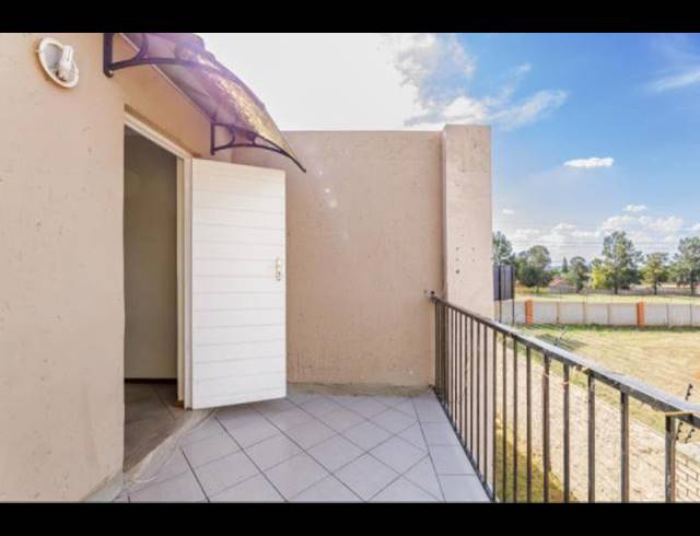 2 BEDROOM APARTMENT FOR SALE IN ALBERTON CENTRAL